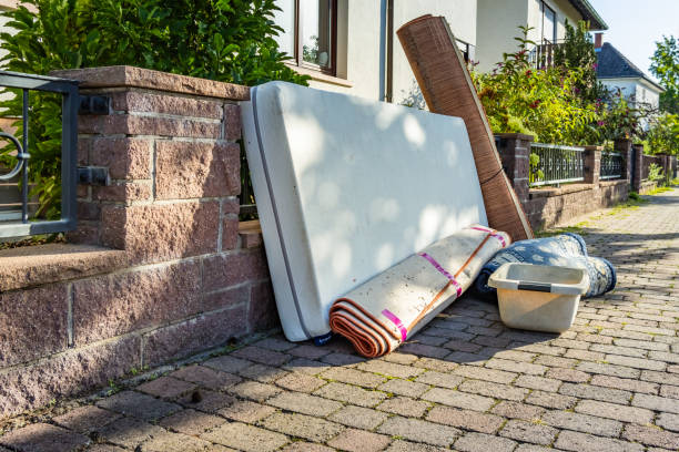 Best Yard Cleanup Services  in Cloverdale, CA